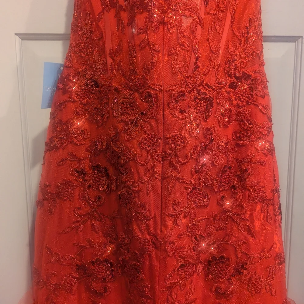 NWT Mermaid Gown With Tiered Ruffle Skirt by Andrea & Leo, Size 14 - Picture 6 of 12